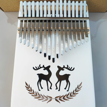 Калімба на 17 язичків (нот), з дерева ялини. З молоточком, чехлом. Біла