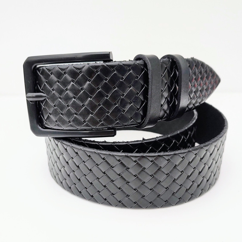 Чоловічий шкіряний ремінь з чорною пряжкою. Чорний