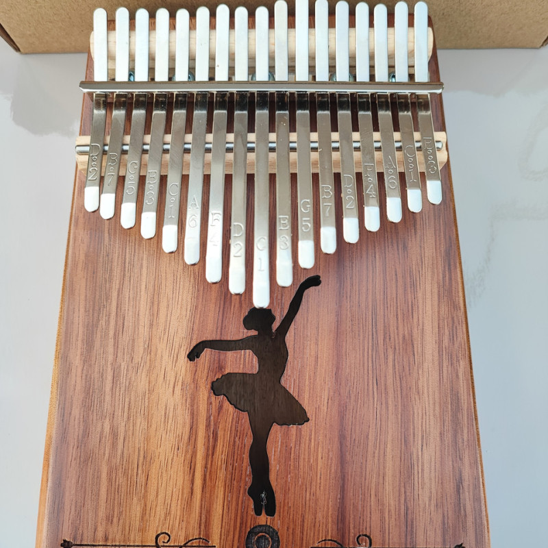 Калімба на 17 язичків (нот), з натурального дерева. З молоточком, чехлом. Коричневий