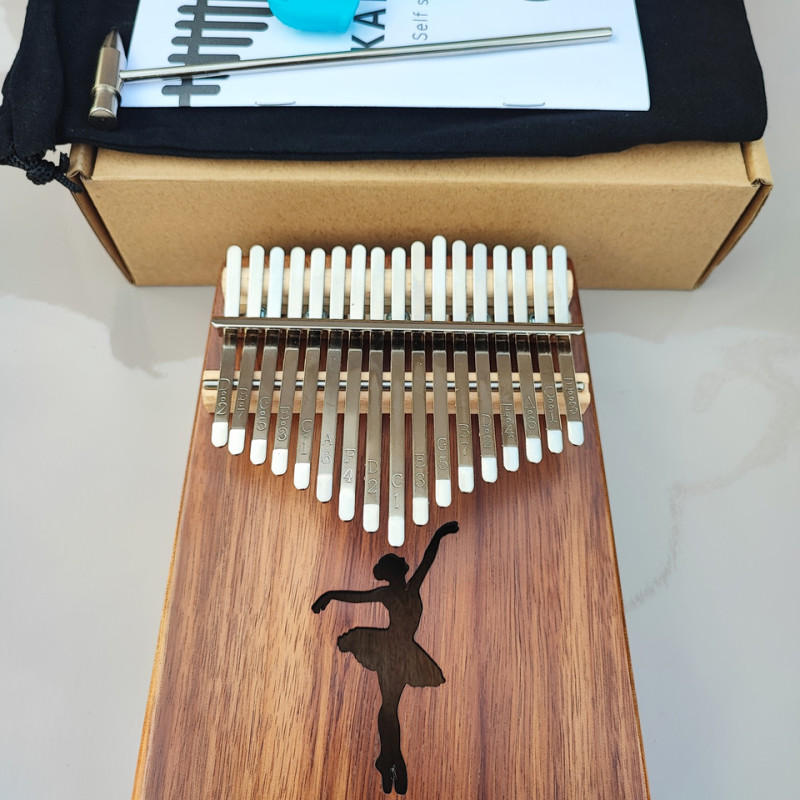 Калімба на 17 язичків (нот), з натурального дерева. З молоточком, чехлом. Коричневий
