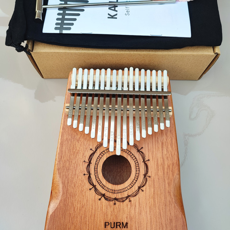 Калімба на 17 язичків (нот) з натурального дерева. З молоточком, чохлом. Коричнева