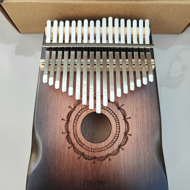 Калімба на 17 язичків (нот) з натурального дерева. З молоточком, чохлом. Темно-коричнева