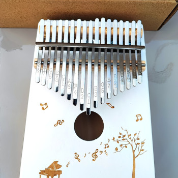 Калімба на 17 язичків (нот), з натурального дерева. З молоточком, чехлом. Біла
