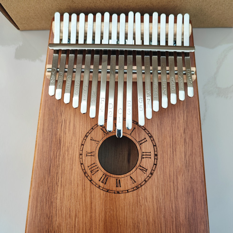 Калімба на 17 язичків (нот), з натурального дерева. З молоточком, чохлом. Коричнева