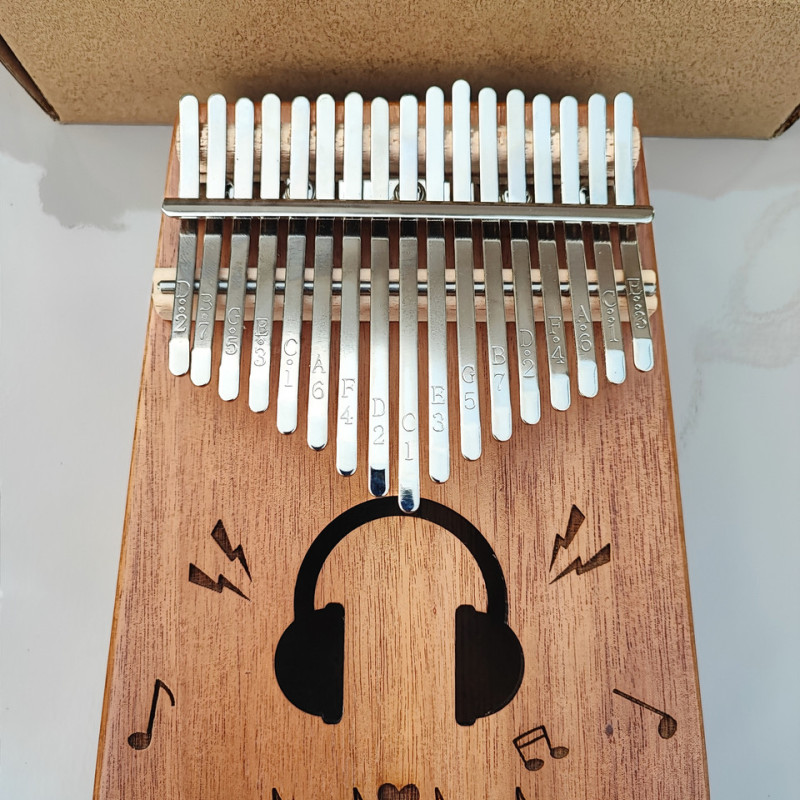 Калімба на 17 язичків (нот), з натурального дерева. З молоточком, чехлом. Коричнева