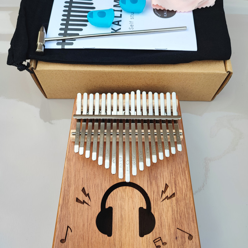 Калімба на 17 язичків (нот), з натурального дерева. З молоточком, чехлом. Коричнева