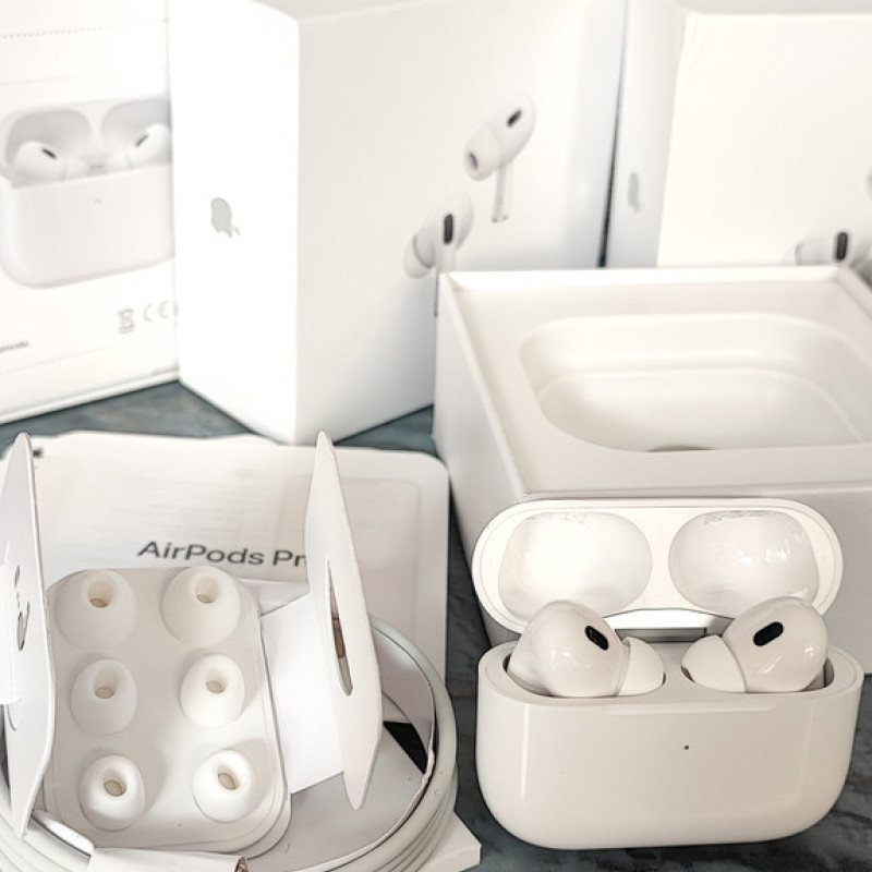 Навушники Apple AirPods Pro 2 HC with Wireless Charging Case (MQD83CH/A) White