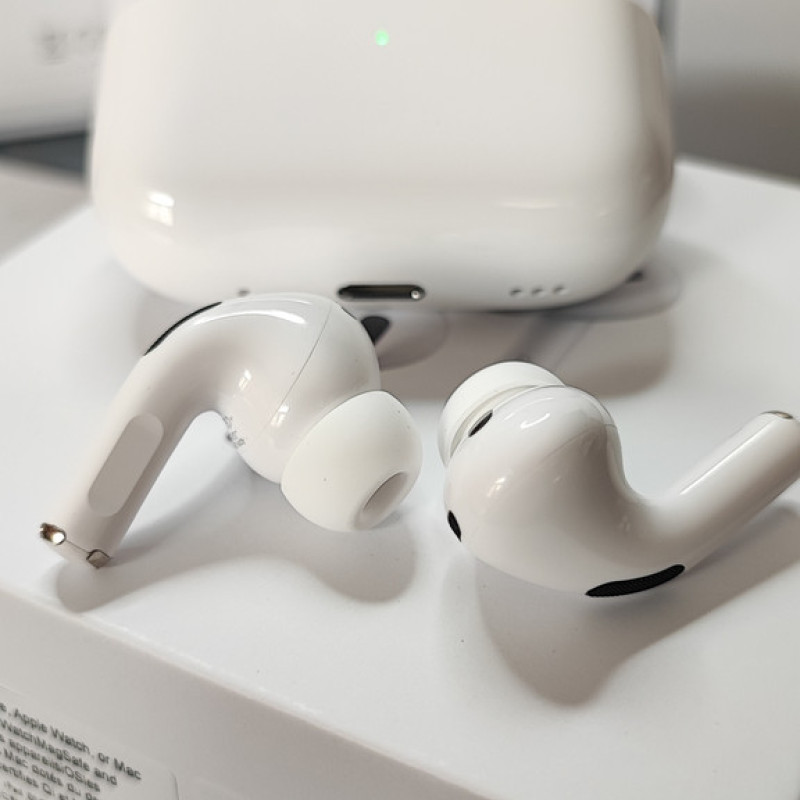 Навушники Apple AirPods Pro 2 HC with Wireless Charging Case (MQD83CH/A) White