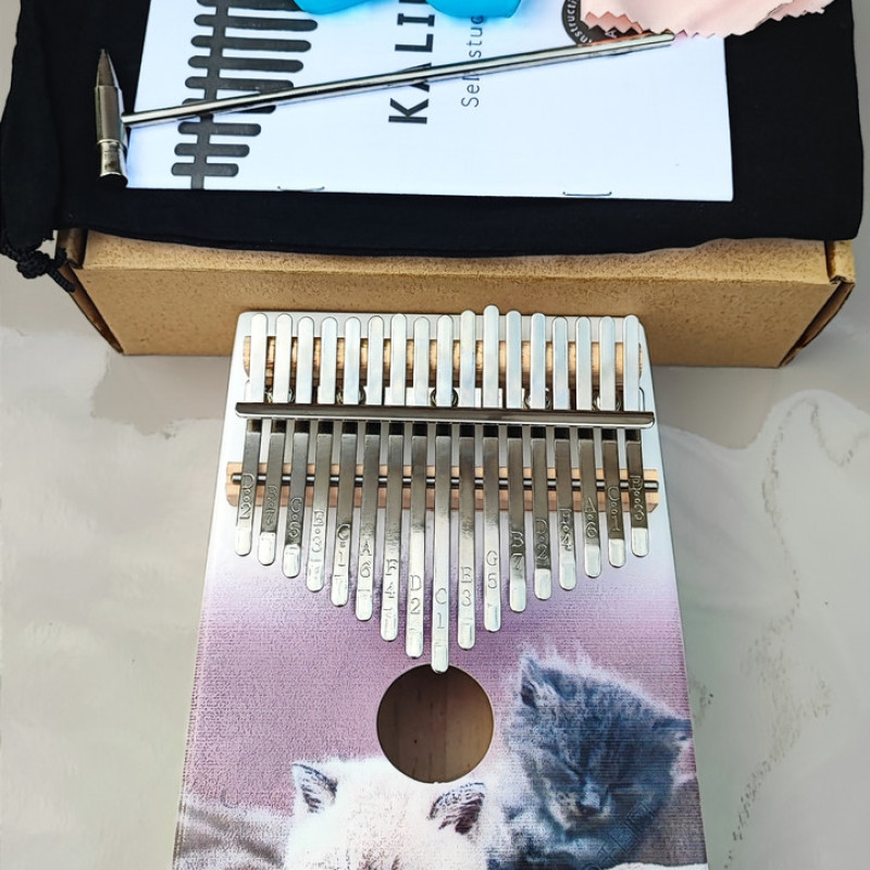 Калімба на 17 язичків (нот), з дерева ялина. З молоточком, чохлом. Біла