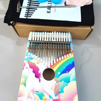 Калімба на 17 язичків (нот), з дерева ялина. З молоточком, чохлом. Біла