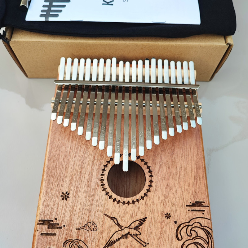 Калімба на 21 язичок (нот) з натурального дерева. З молоточком, чохлом. Коричнева
