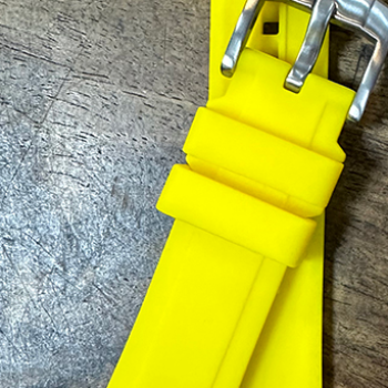 Ремінець вигнутий для годинника, універсальний, спортивний, силіконовий,водонепроникний браслет 22 мм Жовтий